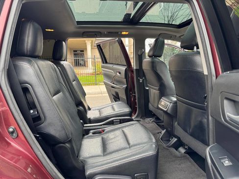 Used 2017 Toyota Highlander Limited Platinum w/ Carpet Mat Package image 12