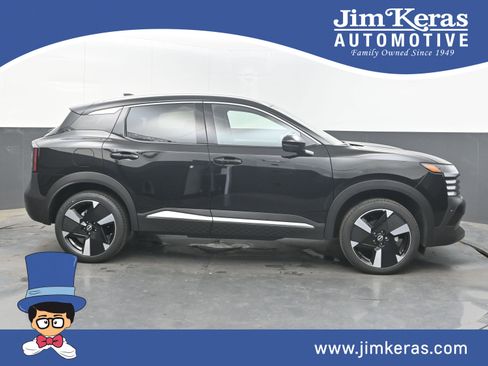 Used 2025 Nissan Kicks SR image 1