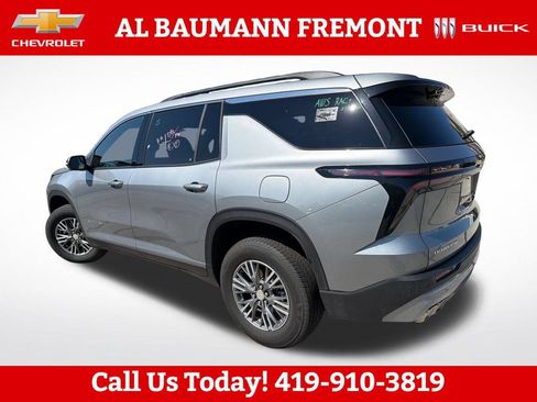 Used 2026 Chevrolet Traverse LT w/ Driver Confidence Package FWD image 4