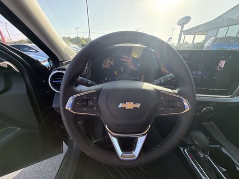 Used 2025 Chevrolet Trax LT w/ Driver Confidence Package FWD image 19