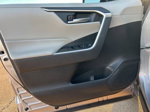 Used 2019 Toyota RAV4 XLE image 12