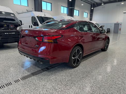 Used 2024 Nissan Altima 2.5 SR w/ SR Premium Package AWD/4WD image 5
