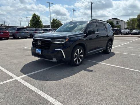 Used 2025 Honda Pilot Elite image 1