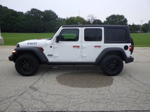 Used 2020 Jeep Wrangler Unlimited Sport AWD/4WD image 2