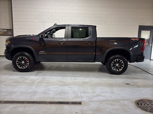 Used 2023 Chevrolet Silverado 1500 ZR2 w/ Technology Package image 2