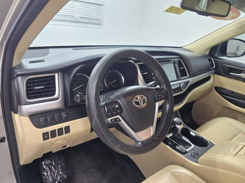 Used 2015 Toyota Highlander XLE FWD image 9