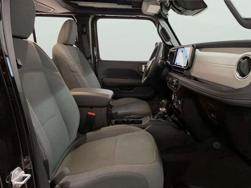 Used 2025 Jeep Wrangler Unlimited Sahara w/ Safety Group image 20