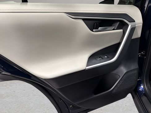 Used 2019 Toyota RAV4 Limited AWD/4WD image 33