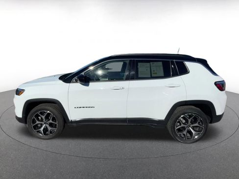 Used 2025 Jeep Compass Limited image 9