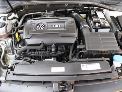 Used 2018 Volkswagen Golf SE image 26