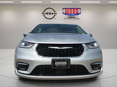 Used 2023 Chrysler Pacifica Touring-L FWD image 6