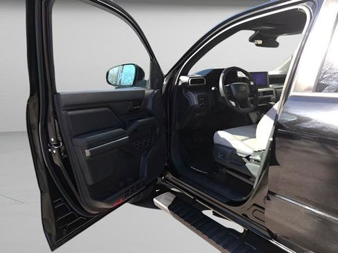 Used 2024 Toyota Tacoma SR5 AWD/4WD image 11