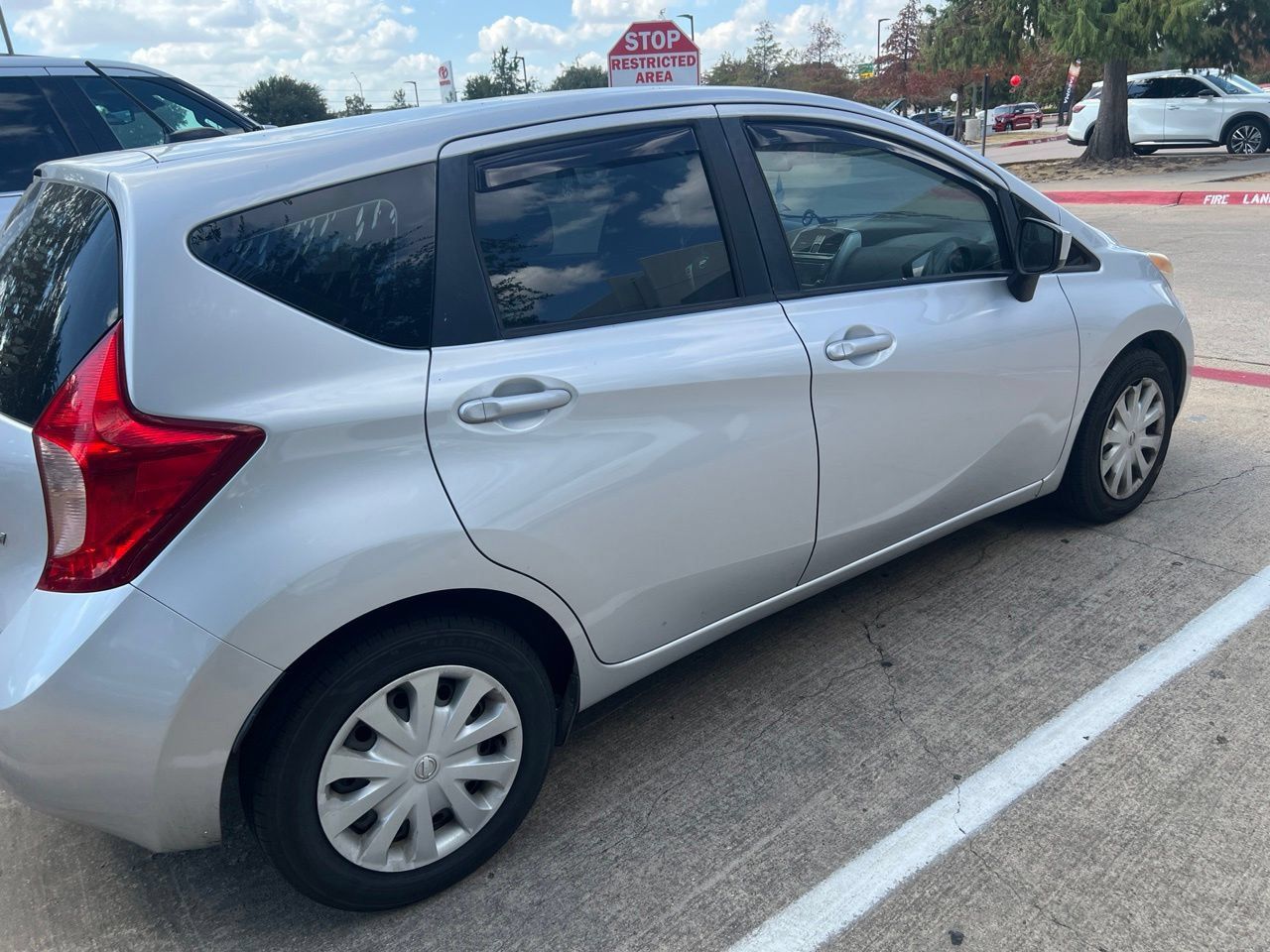 Used 2016 Nissan Versa Note SV FWD image 6