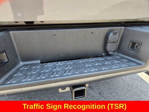 Used 2021 Nissan Titan SV w/ SV Convenience Package AWD/4WD image 20