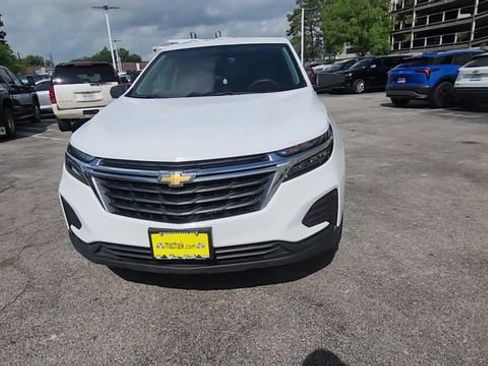 Used 2023 Chevrolet Equinox LS image 3