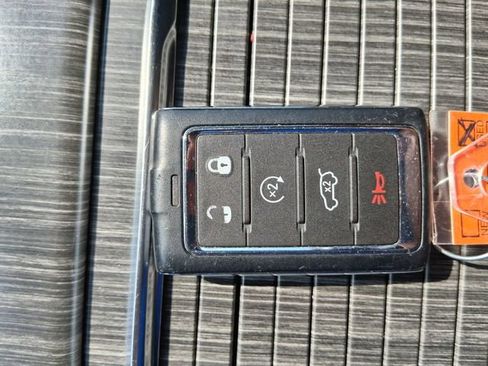 Used 2024 Jeep Wagoneer L Series II w/ Flexible Seating Group RWD image 14