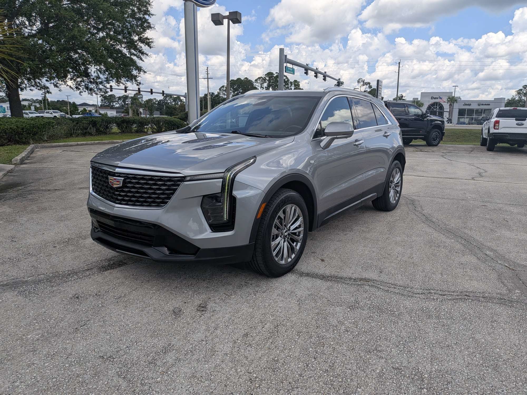 Used 2025 Cadillac XT4 Premium Luxury FWD image 8