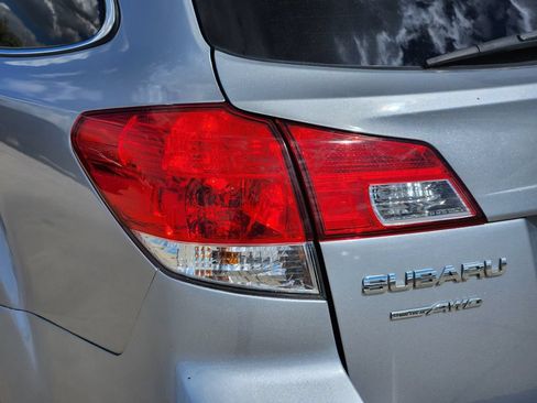 Used 2012 Subaru Outback 2.5i Premium AWD/4WD image 13