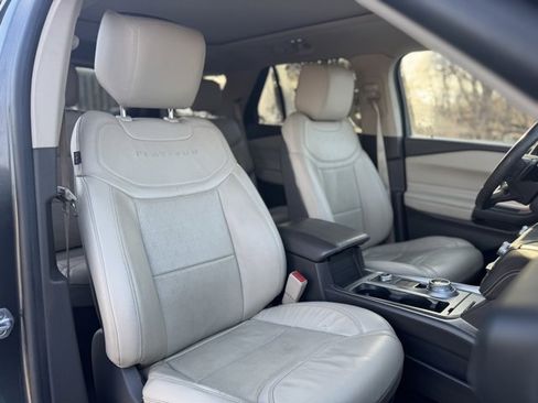 Used 2020 Ford Explorer Platinum w/ Premium Technology Package image 23