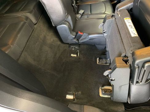 Used 2017 Ford Explorer XLT w/ Equipment Group 202A AWD/4WD image 28