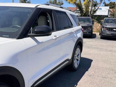 Certified 2021 Ford Explorer Platinum w/ Equipment Group 601A AWD/4WD image 9