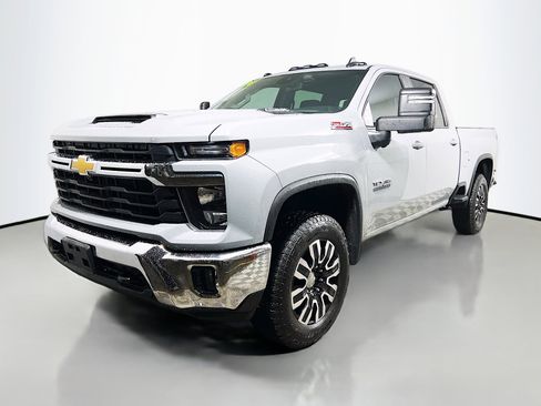Used 2024 Chevrolet Silverado 2500 LT w/ Texas Edition image 9