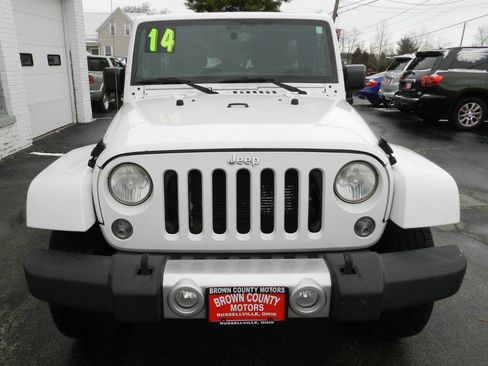 Used 2014 Jeep Wrangler Unlimited Sahara w/ Connectivity Group AWD/4WD image 4