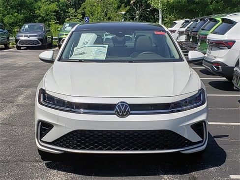 New 2025 Volkswagen Jetta SE image 5
