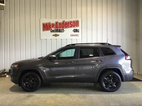 Used 2019 Jeep Cherokee Latitude Plus AWD/4WD image 2