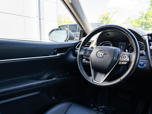 Used 2020 Toyota Camry SE FWD image 11