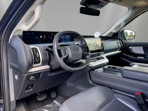 Used 2025 Ford Expedition Active AWD/4WD image 16