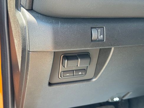 Used 2025 Chevrolet Colorado Z71 AWD/4WD image 39