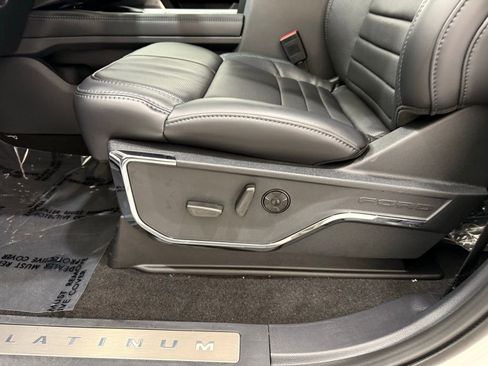 New 2026 Ford F450 Platinum w/ FX4 Off-Road Package image 16