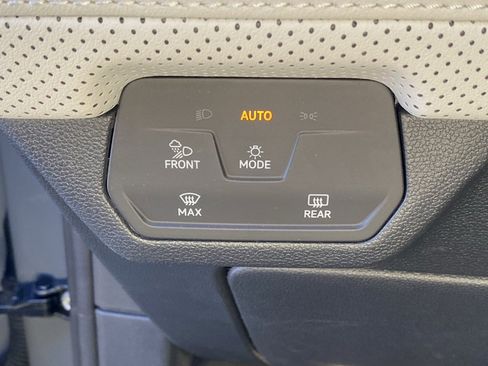 Used 2024 Volkswagen Atlas Cross Sport SEL Premium R-Line image 10