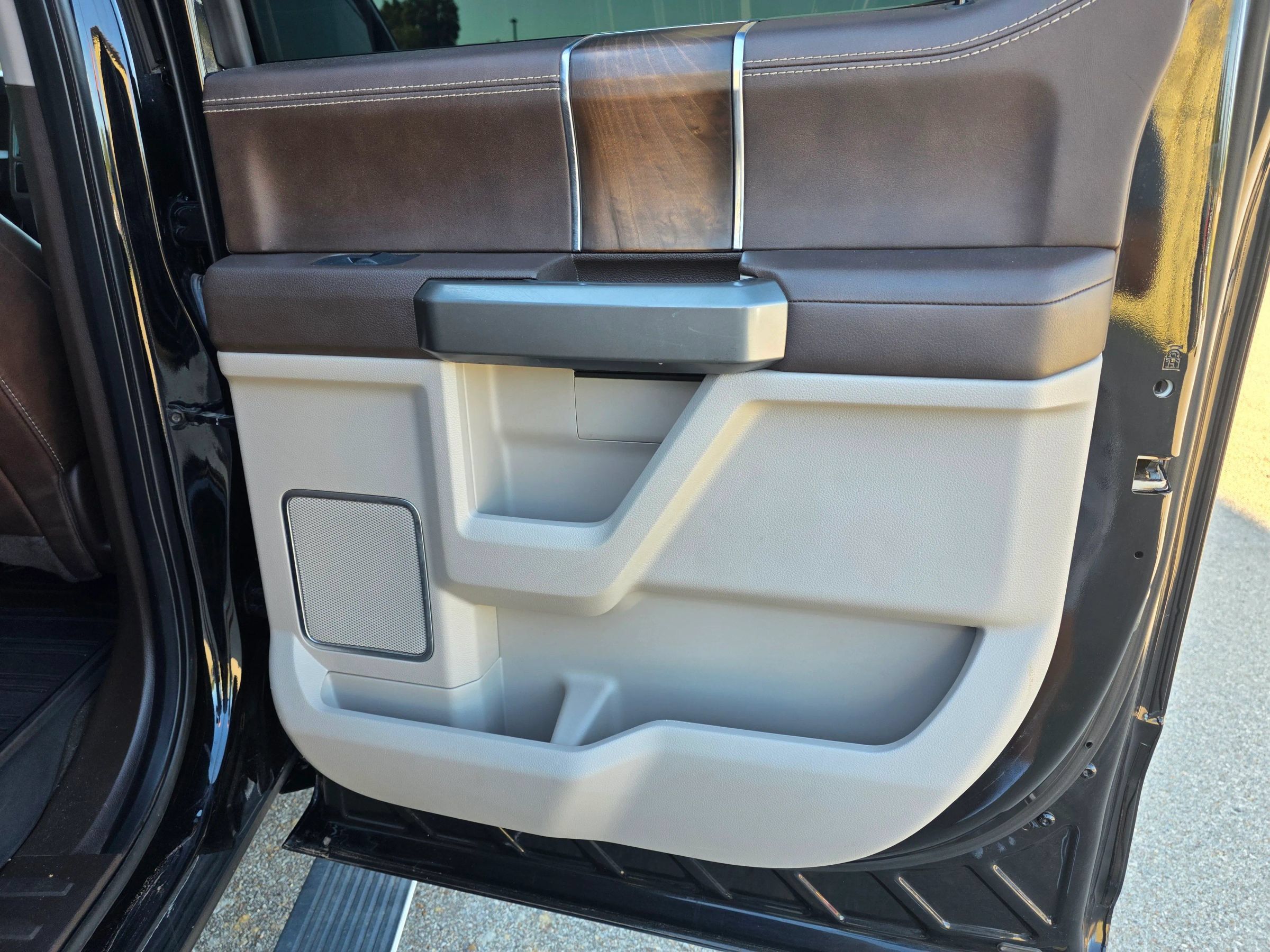 Used 2019 Ford F150 Limited w/ Trailer Tow Package AWD/4WD image 8