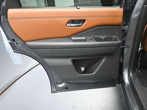 Used 2023 Nissan Pathfinder Platinum AWD/4WD image 26