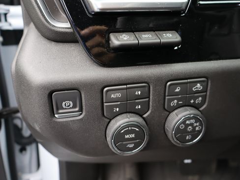 Used 2026 Chevrolet Silverado 1500 High Country AWD/4WD image 23