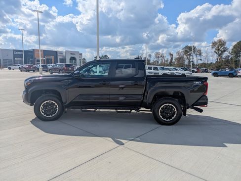 Used 2024 Toyota Tacoma TRD Off-Road image 4