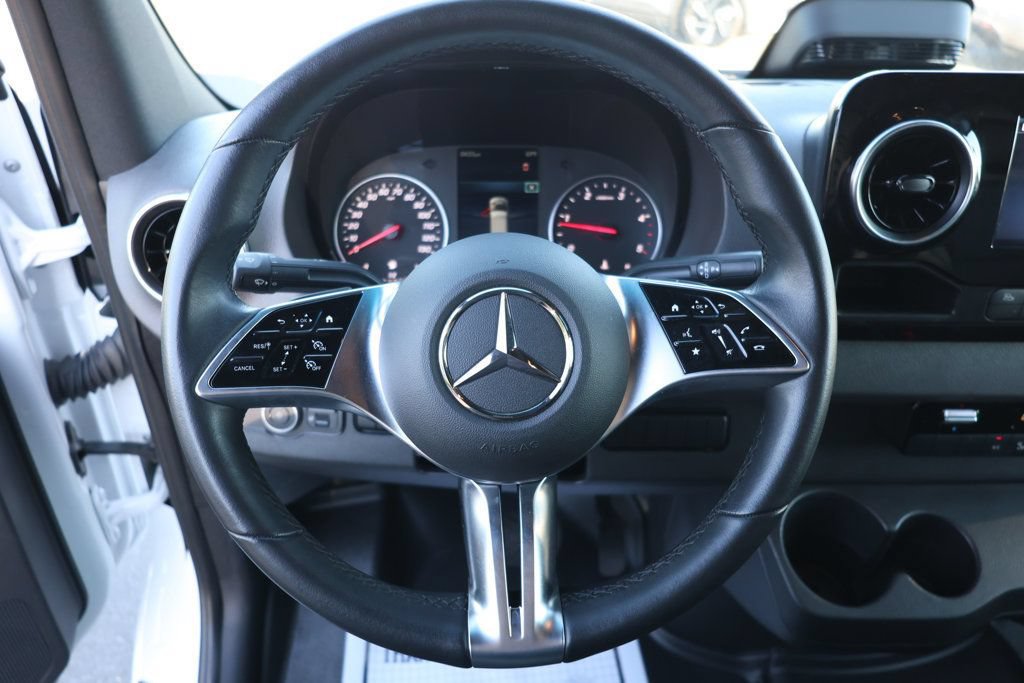 Used 2025 Mercedes-Benz Sprinter 2500 image 13