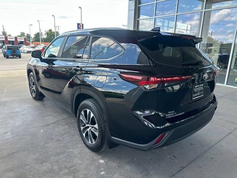 Certified 2025 Toyota Highlander XLE AWD/4WD image 5