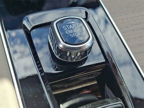 New 2026 Volvo XC90 B6 Plus w/ Protection Package Premier image 11