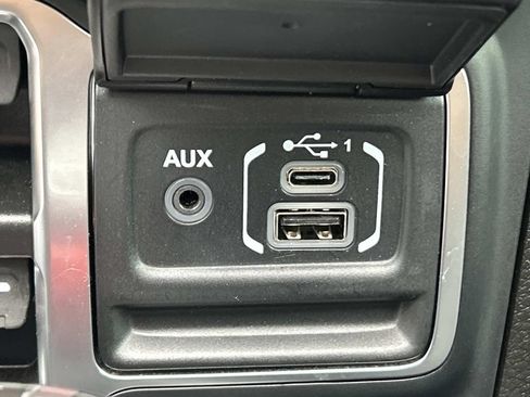 Used 2025 Jeep Wrangler Unlimited Rubicon w/ Safety Group AWD/4WD image 25