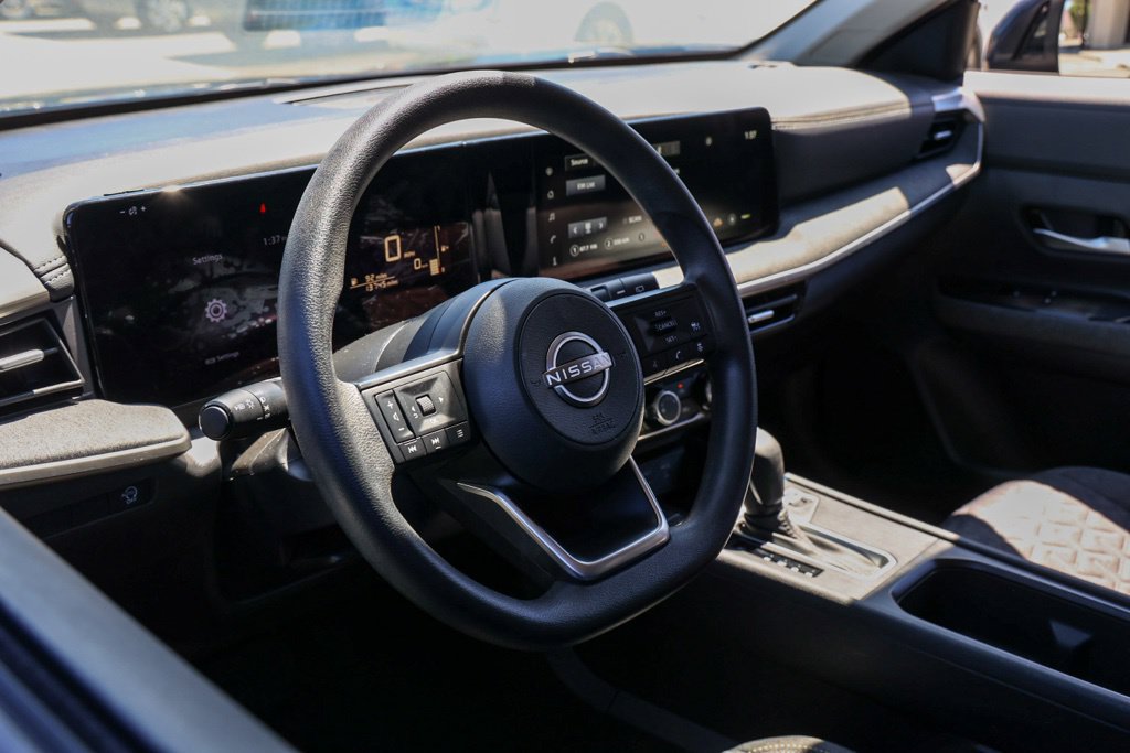 Used 2025 Nissan Kicks SV FWD image 16