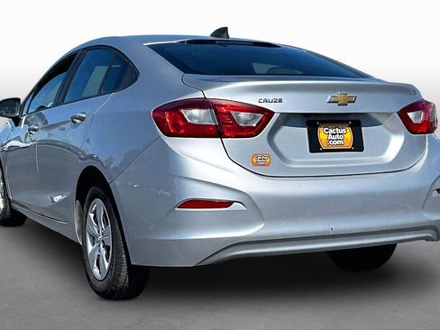 Used 2018 Chevrolet Cruze LS image 7