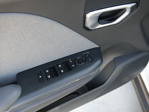 Used 2025 Kia K4 EX image 14