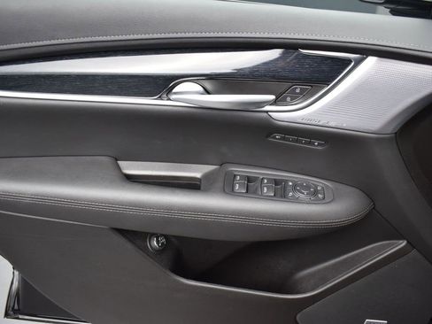 Certified 2025 Cadillac XT5 Premium Luxury image 11