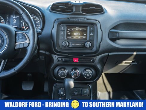 Used 2017 Jeep Renegade Latitude w/ Cold Weather Group image 21