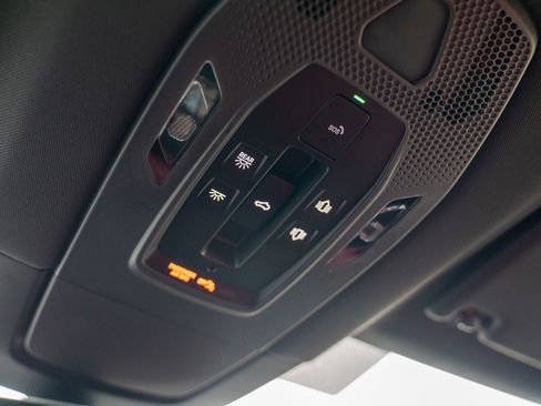 Certified 2025 Porsche Macan Electric image 21