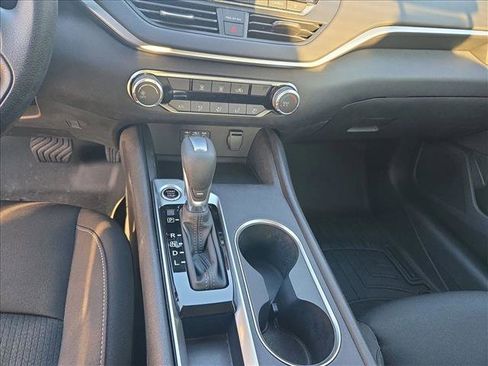 Used 2022 Nissan Altima 2.5 SV FWD image 14