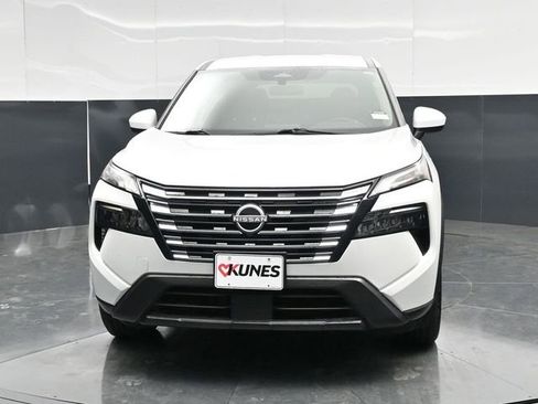 Used 2025 Nissan Rogue SV AWD/4WD image 2